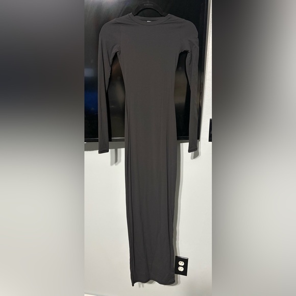 SKIMS Dresses & Skirts - SKIMS Black Long-Sleeve Maxi Dress